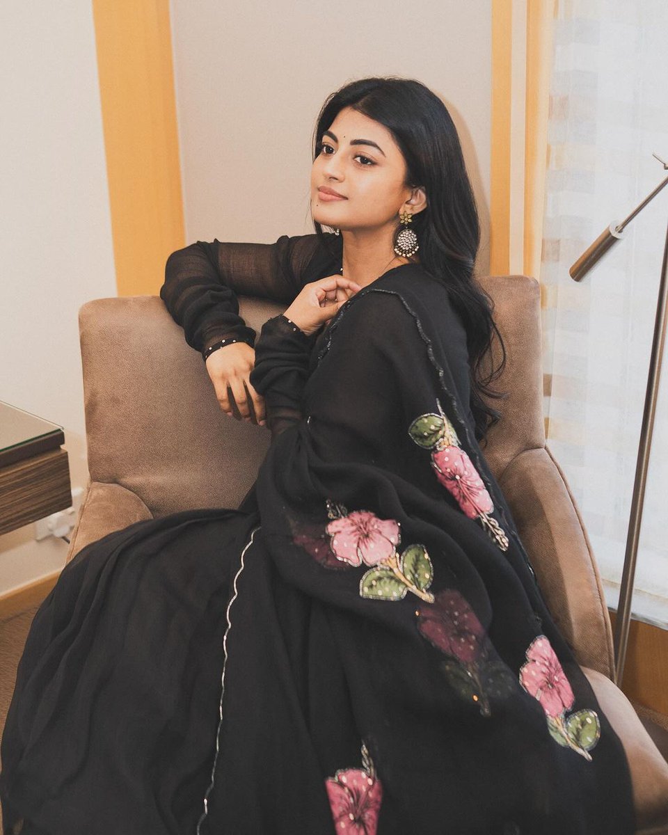 anandhikayaloff's tweet image. Black 🖤

#anandhi #kayalanandhi #arabiyakadali