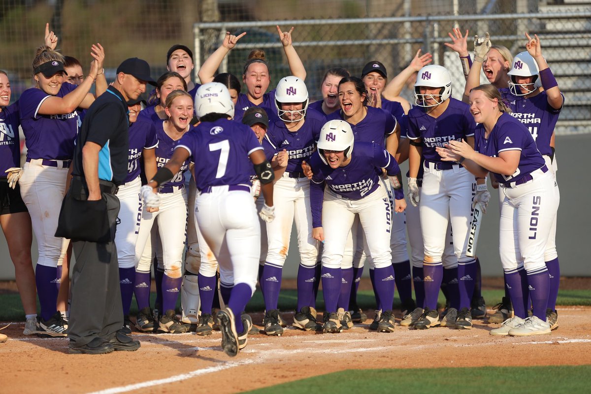 UNASoftball tweet picture