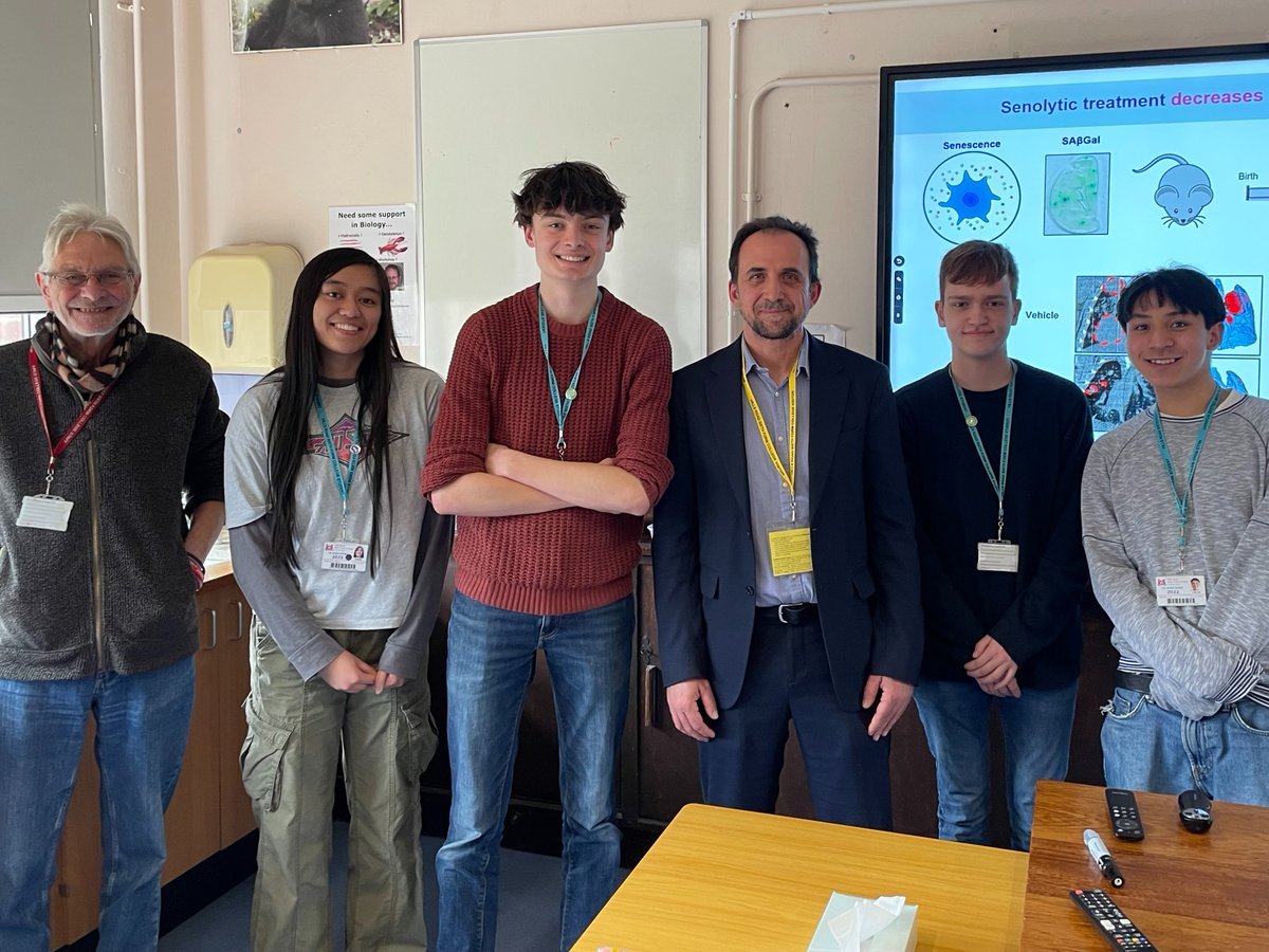 @EarlyCancerCam Group Leader @DanielMuozEspn1 gave an inspiring talk to 6th form students at @HillsRoadNews today, on 'Ageing and Interventions for Rejuvenation'. There were many questions on this fascinating topic and we hope it has sparked further interest in #CancerResearch