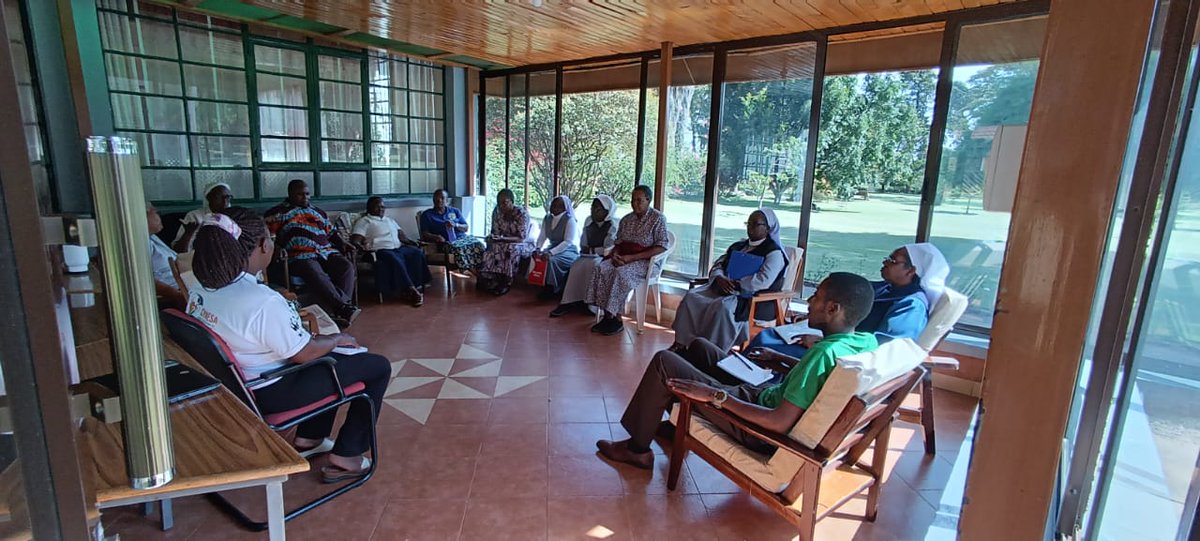 Our ED @OttaroA, C.D @rozietriza & @MuiaAlphonce facilitated an #Ecology workshop at the #JesuitMwangazaSpiritualityCentre at Karen in Nairobi, Kenya. Aim: 🔸️Create awareness on care for our common home to religious men and women. 🔸️Implement lessons in their areas of work.