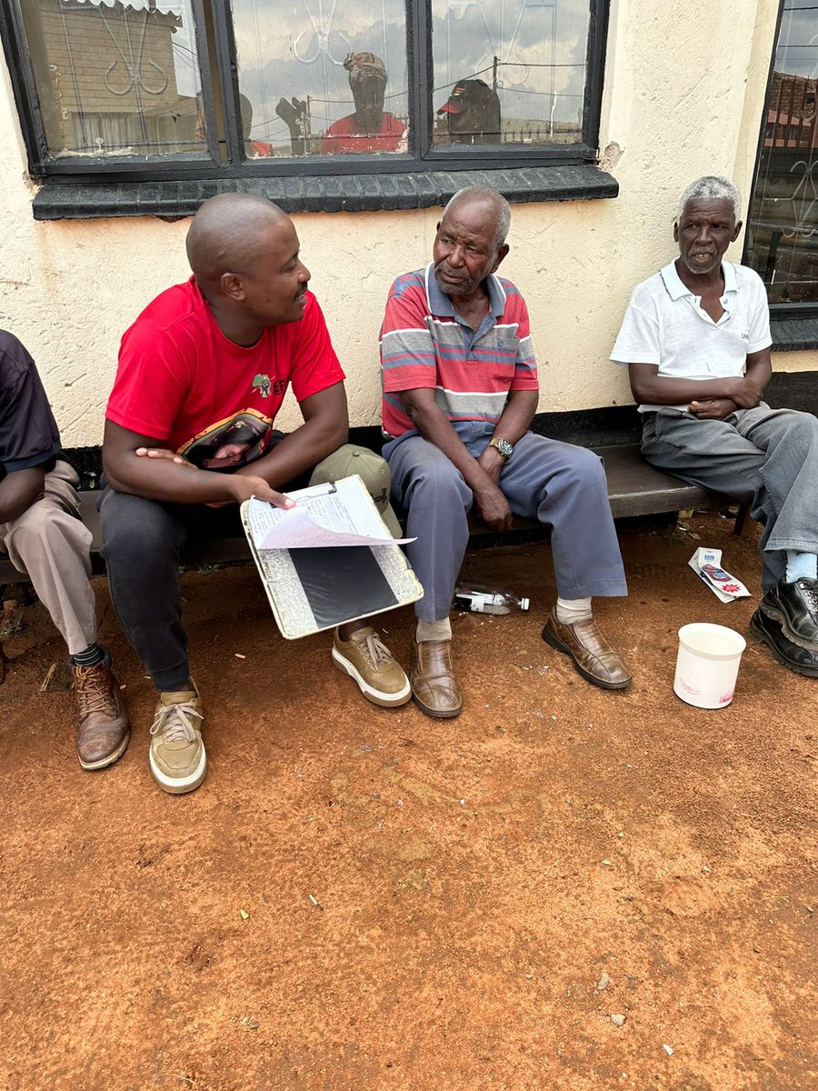 MpumalangaEff's tweet photo. ♦️ DOOR-TO-DOOR ♦️

Member of Parliament Fighter @AdvBMkhwebane, is leading a Door-to-Door campaign today in Kwaggafontein Ward 28, with fighters from ward 25 and 26 situated within the Thembisile Hani Subregion.

#VoteEFF2024 https://t.co/Sf81iSctV5