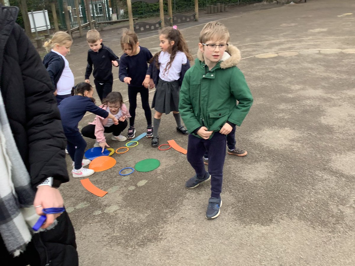 IPMATTowngate's tweet photo. #Year1tpa showed teamwork during their #PEtpa lesson today. They took turns to collect the objects and then counted them to see which was the winning team! https://t.co/D1ivGSxDdB