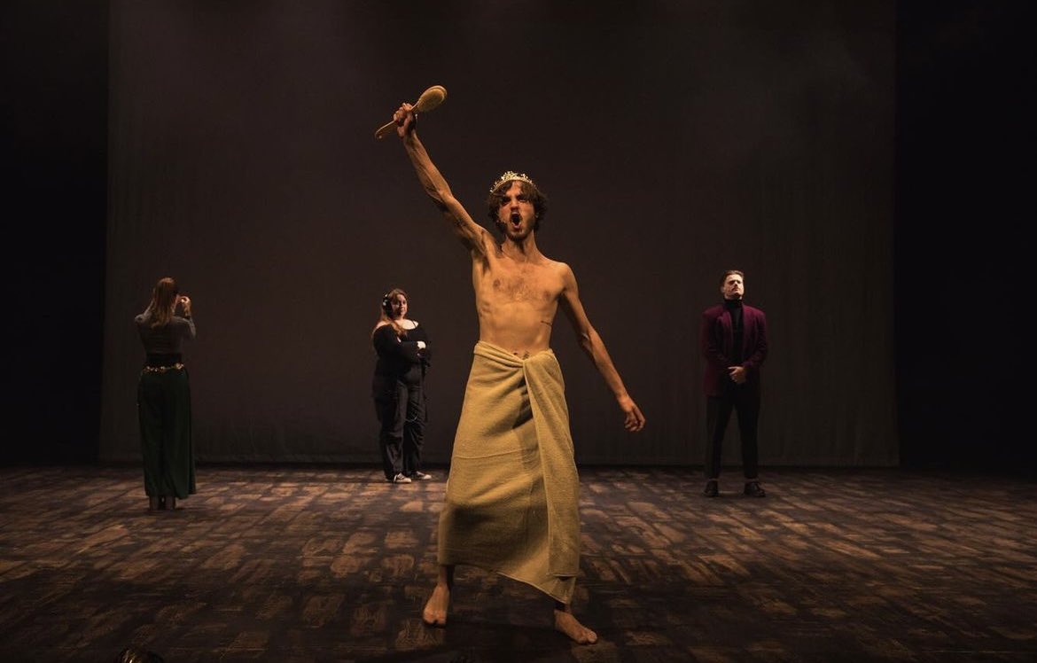 TomBrIV's tweet photo. Opening night tonight for Edward II. 
Hail to the king.

https://t.co/um8JNGLukn https://t.co/p9KhHehKq4