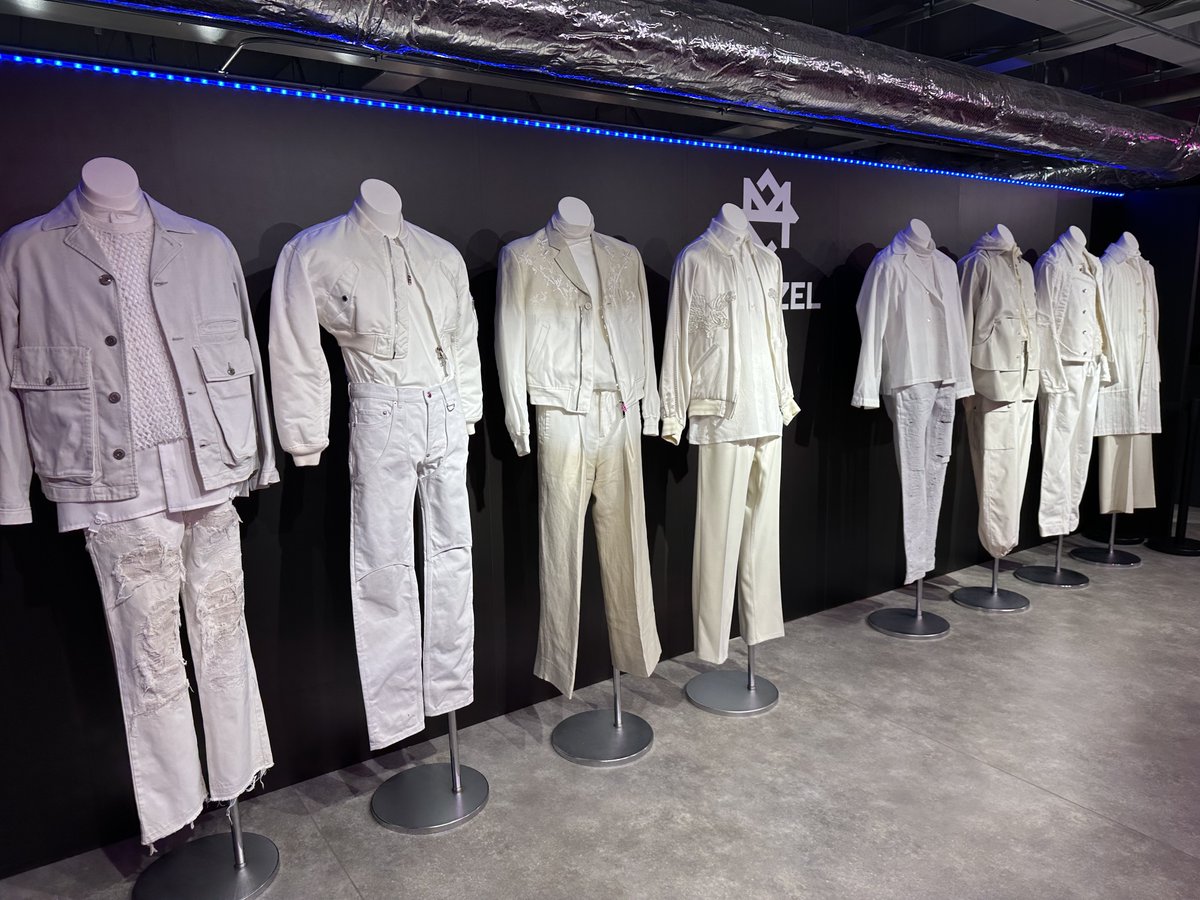 MAZZEL_Parade_Store ] POP-UP STOREには衣装も展示中👔 昨日より展示