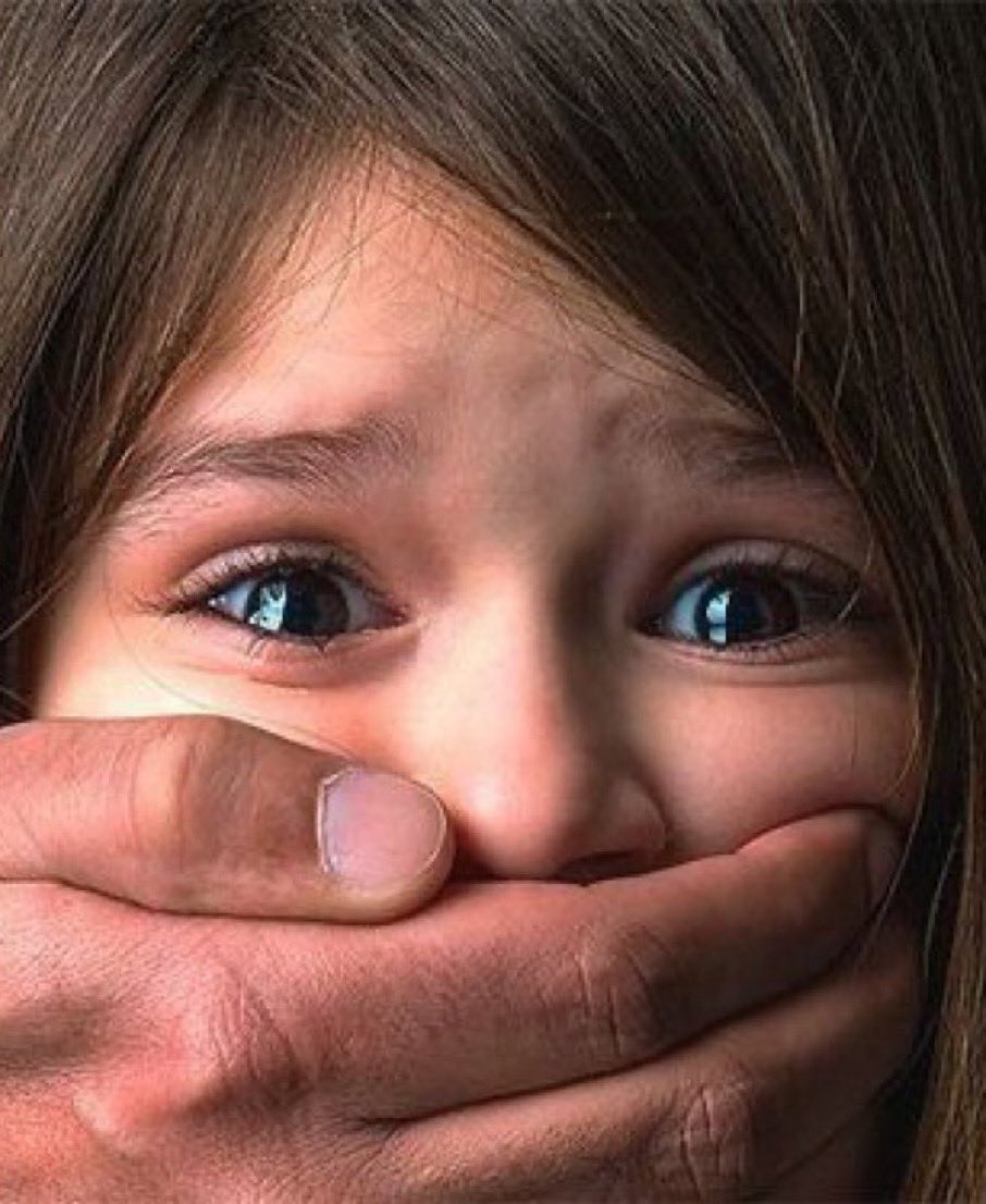 eduardomenoni's tweet image. Levanta la mano ✋🏼 si piensas que los PEDÓFILOS, TRAFICANTES HUMANOS y VIOLADORES DE MENORES se merecen CADENA PERPETUA o PENA DE MUERTE.