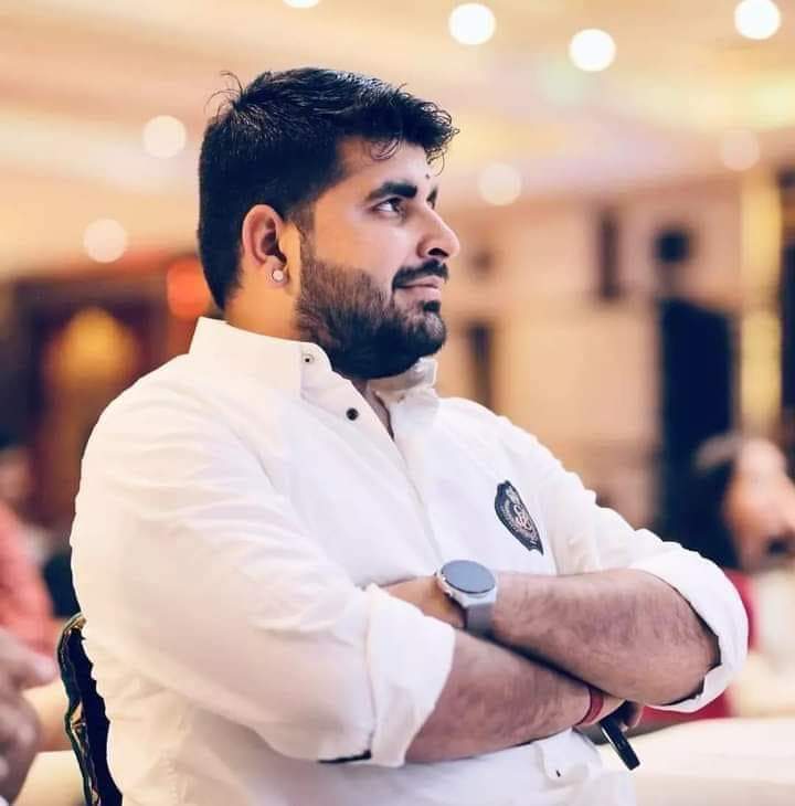 DevilBhati4's tweet photo. इज्जत हमेशा बागियों👊 की होती है🚩
वफादारों को तो नौकर समझा जाता है....
#रविंद्रसिंह_चुनाव_लड़ो
@RavindraBhati__ https://t.co/jVuXG33YhJ