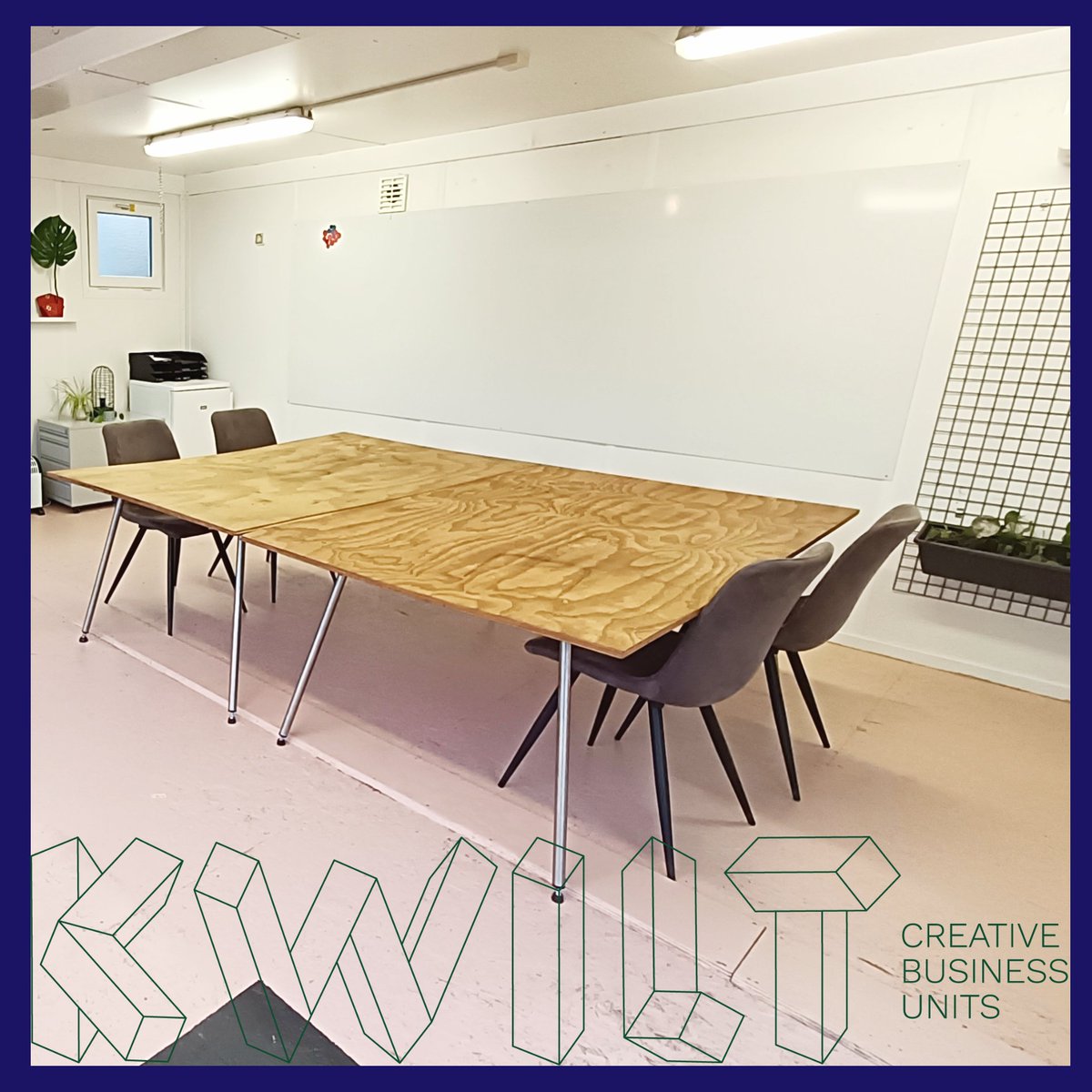 Dit charmante tiny office bestaat uit twee kleine zeecontainers. Met een oppervlakte van ongeveer 30 vierkante meter biedt Glaasje Hortus de perfecte omgeving om jouw ideeën te laten groeien en bloeien.
Laat je inspireren door de serene omgeving van het park van Kwilt🍃