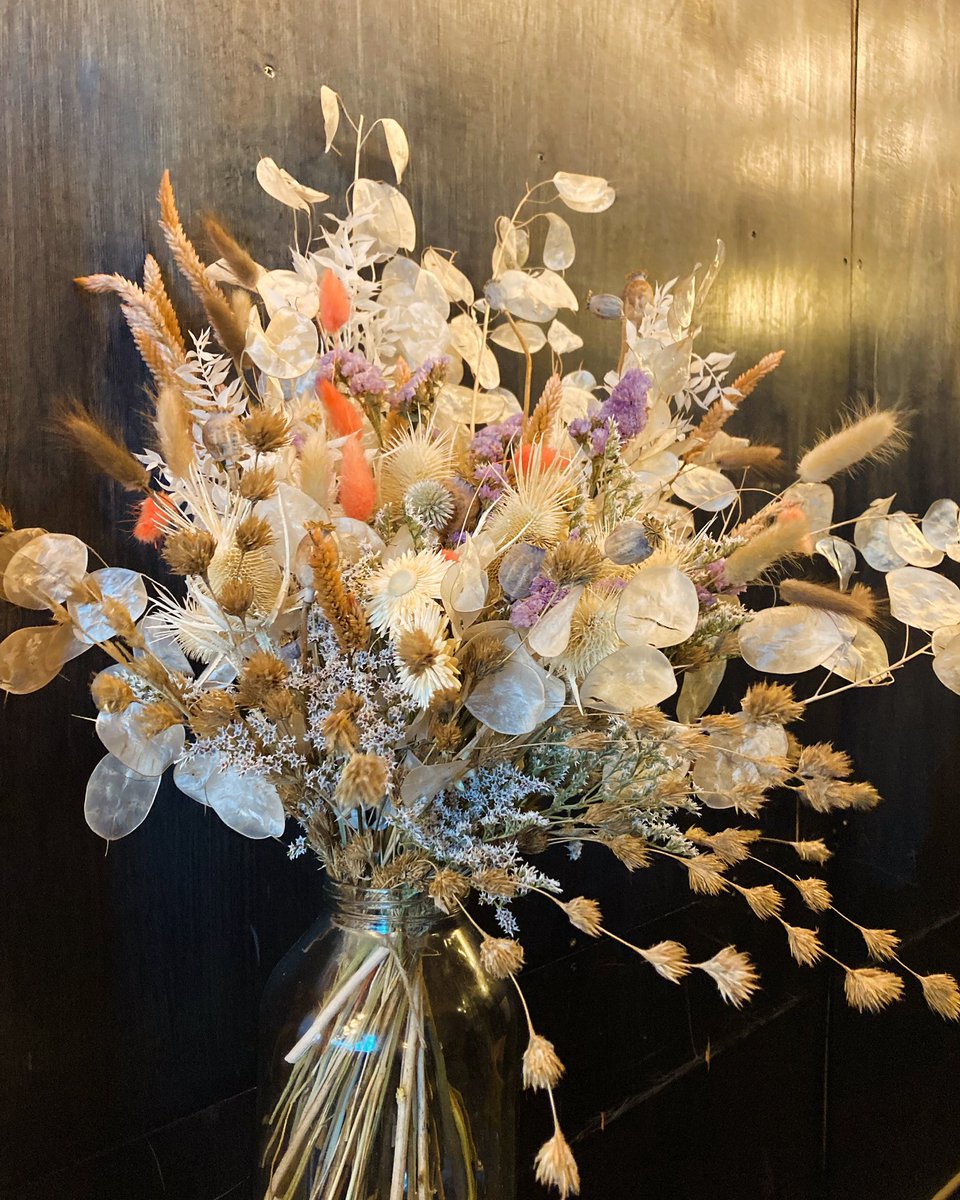 Stunning dried flowers on the pass and the tables from Les Fleurs to herald Spring (it’s creeping into place, don’t panic).