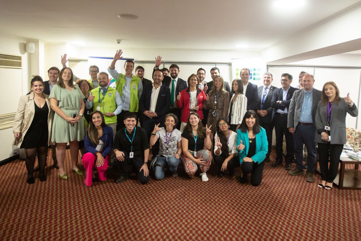 cn_castro's tweet photo. ¡#Renca avanza en probidad! 💚 Hoy recibimos el reconocimiento como uno de los 9 Municipios a nivel país que participaron del primer Barómetro de Valores e Integridad Organizacional, organizado por la Fundación Generación Empresarial junto a la @AChMChile y la @AlianzaUNCAC 💪 https://t.co/EM3XRYjenD
