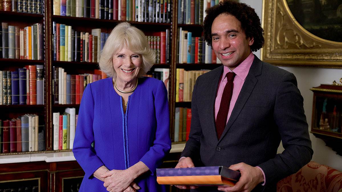 As it's #WorldPoetryDay, we're remembering the special moment when we brought together @JosephACoelho and Her Majesty The Queen to talk about the power of poems. Join their wonderful conversation here: booktrust.org.uk/news-and-featu…