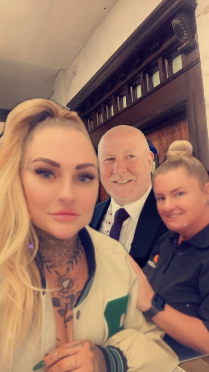 amanda tweet media
