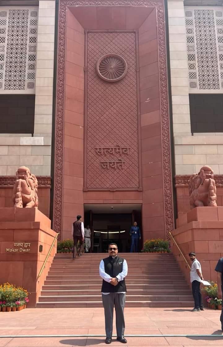 Yogsa_Ratangarh's tweet photo. #RPSC member कर्नल केसरी सिंह का पार्लियामेंट visit लोकसभा चुनाव से ठीक पहले संदेश साफ यात्रा अभी चल रही है समय का आदेश होते ही एक झापड़ और🦅🚩
@AmitShah @narendramodi @JPNadda @cpjoshiBJP @BhajanlalBjp @3no_hostel @Bhanwar_singh_ @SamantShekhawat @Annu_Rathore_ @OnkarSinghRat92 https://t.co/yTTuHg3zsB