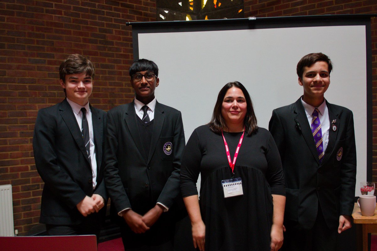 saintolaves's tweet photo. On Tuesday, as part of #PoliticalAwarenessWeek 2024, the Jnr Politics Society were delighted to host Chloe-Jane Ross, Lib Dem Cllr for Beckenham Town & Copers Cope. Students were fascinated to hear about her journey into politics & her campaign to become the next MP for Beckenham https://t.co/vKpTMKVCTs