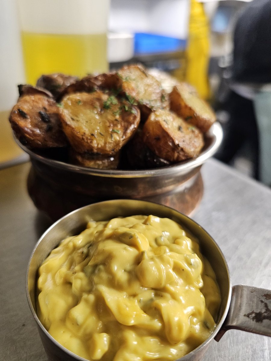 Piglet Wine Bar tweet media