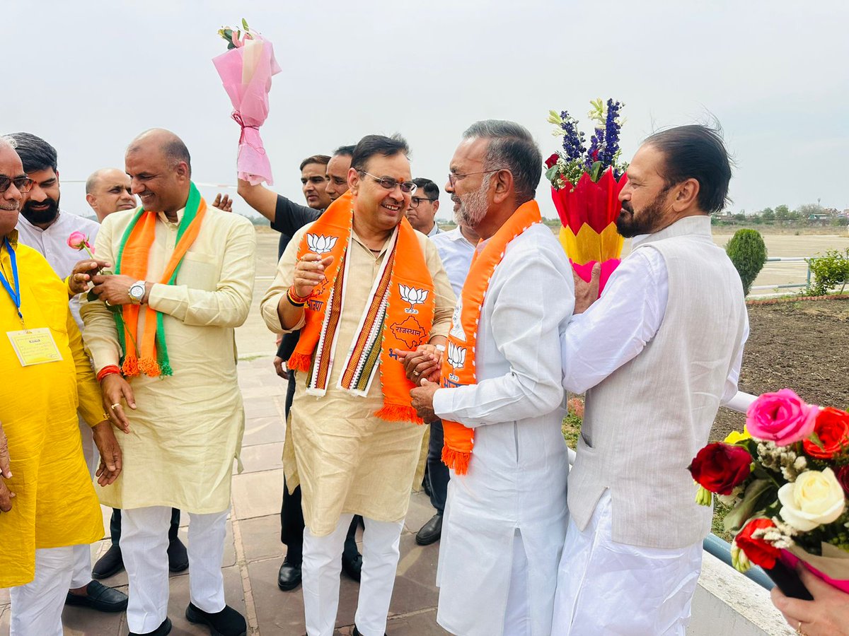 hlnagar's tweet photo. आज लोकसभा चुनावों की तैयारियों को लेकर प्रथम बार कोटा पधारने पर माननीय मुख्यमंत्री आदरणीय श्री भजनलाल शर्मा जी व ���ाजपा प्रदेशाध्यक्ष आदरणीय श्री सीपी जोशी जी का एयरपोर्ट पर अगवानी कर स्वागत एवं अभिनंदन किया।।

@bjpbhajanlal @cpjoshibjp @bjp4india @bjp4rajasthan 
#Kota https://t.co/IekUPrVmaa