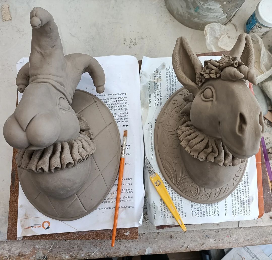 MakersWales's tweet image. #MakersMaking - On the bench wth Helen Higgins
More - buff.ly/3ieGfly 
#HelenHigginsCeramics
#madeinwales #ceramics #welshceramics #clay #creative #makersgallery