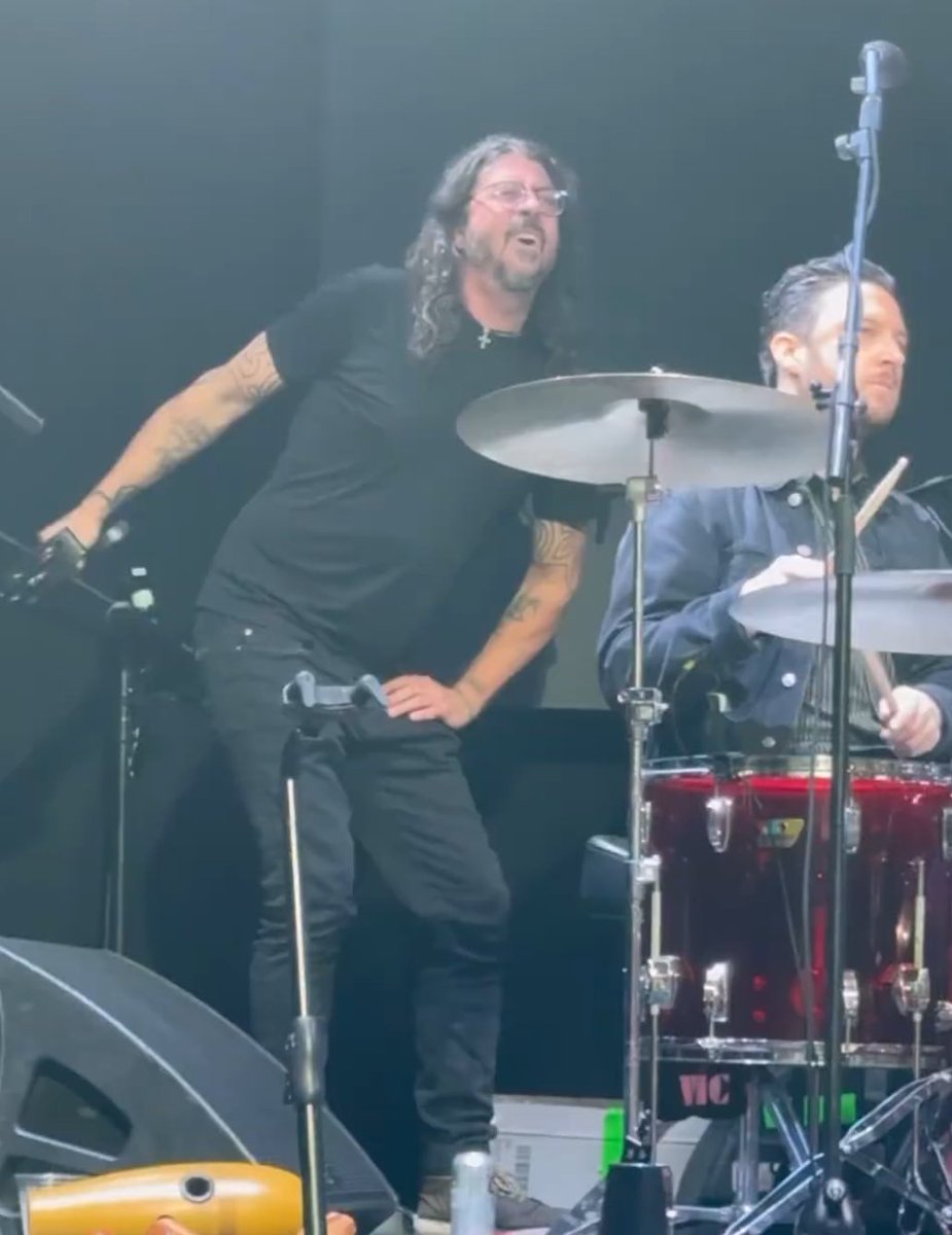 cornerstoneism's tweet photo. matt helders drumming to hey jude. this is really special to me, im gonna burst into tears https://t.co/8DqPX276kE