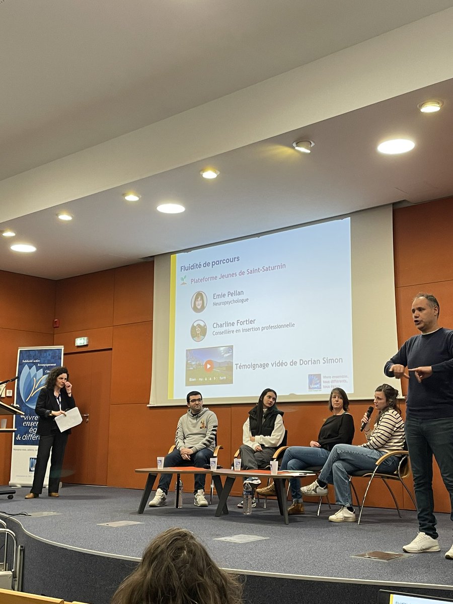 🔎 Table ronde sur la fluidité de #parcours ➡️ Zoom sur la Plateforme Jeunes de Saint-Saturnin avec deux intervenantes et personnes accompagnées. 💡La plateforme permet aux jeunes d’accéder à la formation et à l’emploi. #Projetassociatif