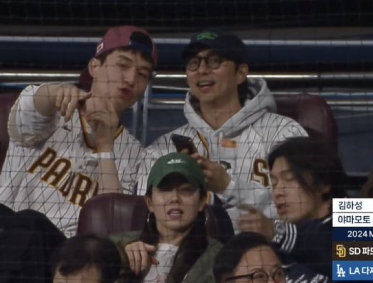 ソン・イェジン、ヒョンビン、コン・ユ、イ・ドンウクがクアトロ主演のコメディドラマはいつ放送でしたっけ？？🥹🥹🥹🥹🥹