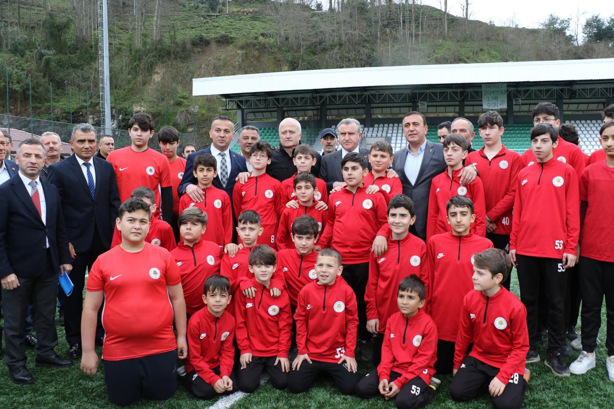 bayramalisari's tweet photo. Gençlik ve Spor Bakanımız Osman Aşkın Bak, İl Başkanımız Hikmet Ayar,İl Başkan Yardımcılarımız,Çayeli İlçe Başkanımız Hüseyin Öztürk,Çayeli Belediye Başkan adayımız İshak Karahan ile birlikte Çayeli Spor Salonu ve Stadyumunda incelemelerde bulunduk. https://t.co/dx3pJd3Arv