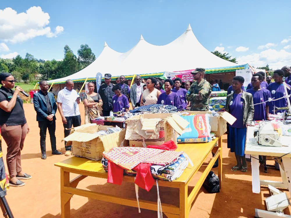EmpowerRwanda's tweet photo. #TransformativePartnership: We’re grateful to @CanalPlusRwanda for their generous donations to #TeenMoms’ dignified income-generating ventures! Speaking at #IWD celebrations in @GatsiboDistrict, Leatitia appreciated our work &committed their continued support to vulnerable girls! https://t.co/w85cVHkXLw