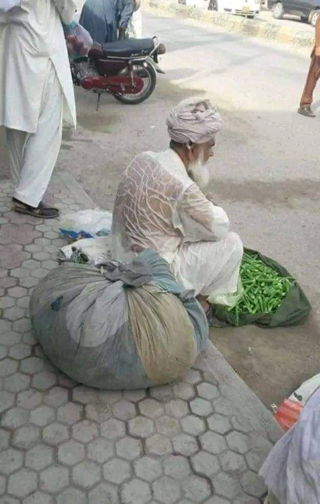 رمضان المبارک میں سودا چھوٹی دکانوں سے خرید لیا کرو،
 وہ ارب پتی بننے کی نہیں صرف دو وقت روٹی کمانے کےلئے فکرمند ہوتے ہیں۔۔
اے اللّہ اس رمضان مُبارک کے صدقے غریبوں کی مدد فرما آمین
یا رب العالمین۔
#رمضان_كريم 
<a href="/Fate_ma4/">Dr ۔Fatima 💖🇵🇰</a>