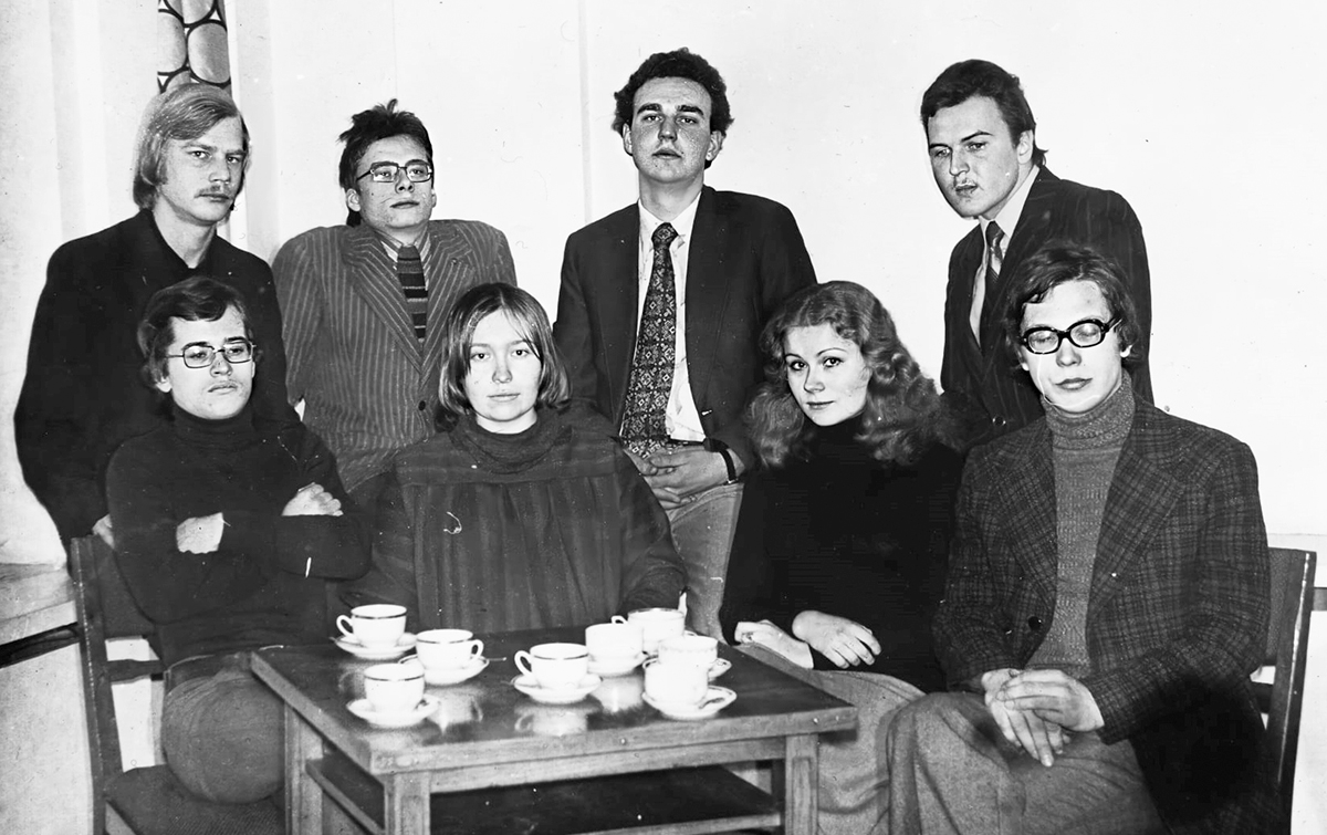 Märt Väljataga annab punktiirse ülevaate umbes tosin aastat kestnud noorte eesti loojate dekadentsihoovusest 1970ndate lõpust 1990ndate alguseni, mille ükski protagonist – Linnar Priimägi, Jaan Undusk, Hasso Krull – ei ole jäänud lõpuni dekadendiks: doi.org/10.54013/kk794…