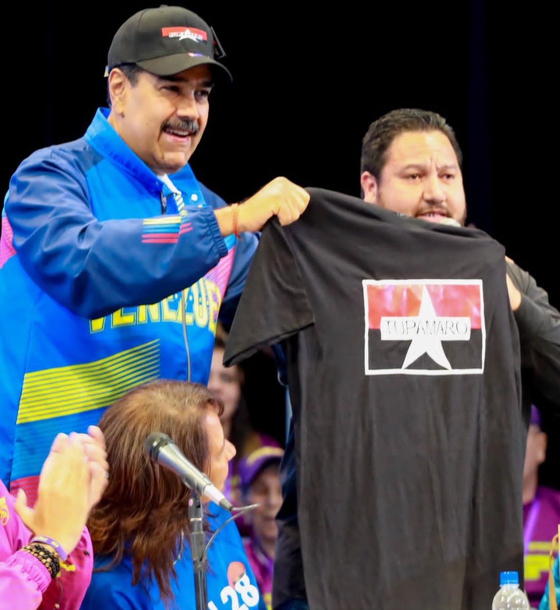 En un nuevo momento histórico, convertimos en verbo las palabras de nuestro candidato presidencial camarada <a href="/NicolasMaduro/">Nicolás Maduro</a>. "Comandante no pudieron contigo, no podrán con nosotros jamás". La batalla contra el imperialismo y la oligarquía continúa. 

<a href="/delcyrodriguezv/">Delcy Rodríguez</a>  <a href="/dcabellor/">Diosdado Cabello R</a>
