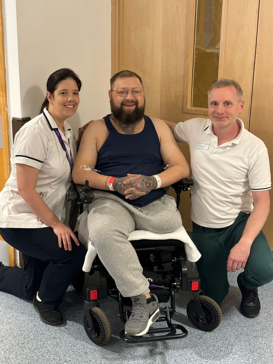 Team_RenalHPB's tweet photo. So amazing and rewarding to see Joe our former patient back on the ward today- after a really long difficult stay last year it’s fab to see how he is back living life to the full! 
What a #rehablegend #OTs #Physios
**shared with patient consent** @uhltherapy https://t.co/IMRMV6Rf5W