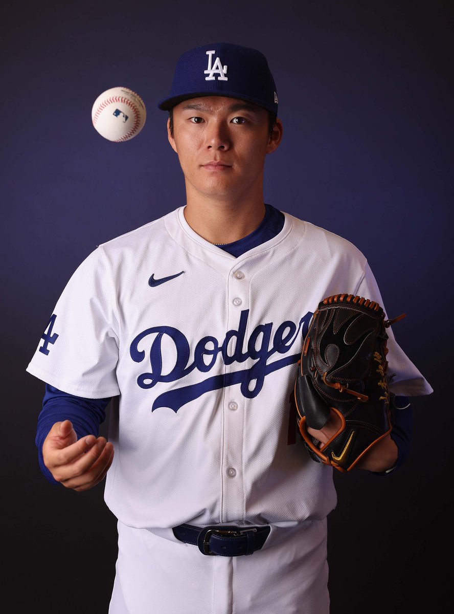 Yoshinobu Yamamoto in his MLB Debut

1.0 IP
4 H
5 ER
1 BB
2 Ks

45.00 ERA