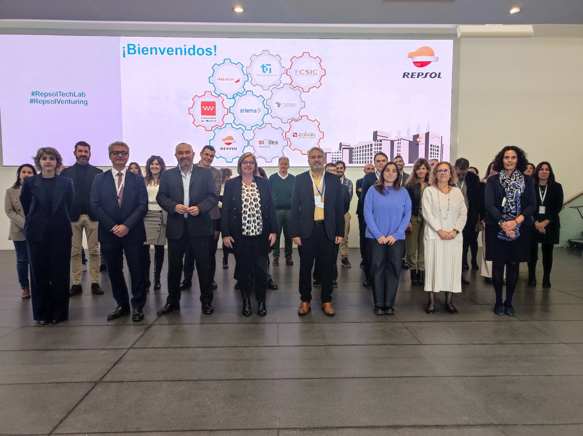 IMDEA Energia (@imdea_energia) on Twitter photo ✈ La <a href="/ComunidadMadrid/">Comunidad de Madrid</a> impulsa el desarrollo de combustibles sostenibles de aviación con un nuevo hub de innovación tecnológica.
➡ El proyecto #MadridVuelaSostenible está liderado por <a href="/Repsol/">repsol</a>, junto a #IMDEAEnergía, <a href="/AriemaEnergia/">Ariema Energía</a> y <a href="/EvoEnzyme/">EvoEnzyme</a>.
🔗 +Info: c.madrid/v3fko1 ✈ La <a href="/ComunidadMadrid/">Comunidad de Madrid</a> impulsa el desarrollo de combustibles sostenibles de aviación con un nuevo hub de innovación tecnológica.
➡ El proyecto #MadridVuelaSostenible está liderado por <a href="/Repsol/">repsol</a>, junto a #IMDEAEnergía, <a href="/AriemaEnergia/">Ariema Energía</a> y <a href="/EvoEnzyme/">EvoEnzyme</a>.
🔗 +Info: c.madrid/v3fko1