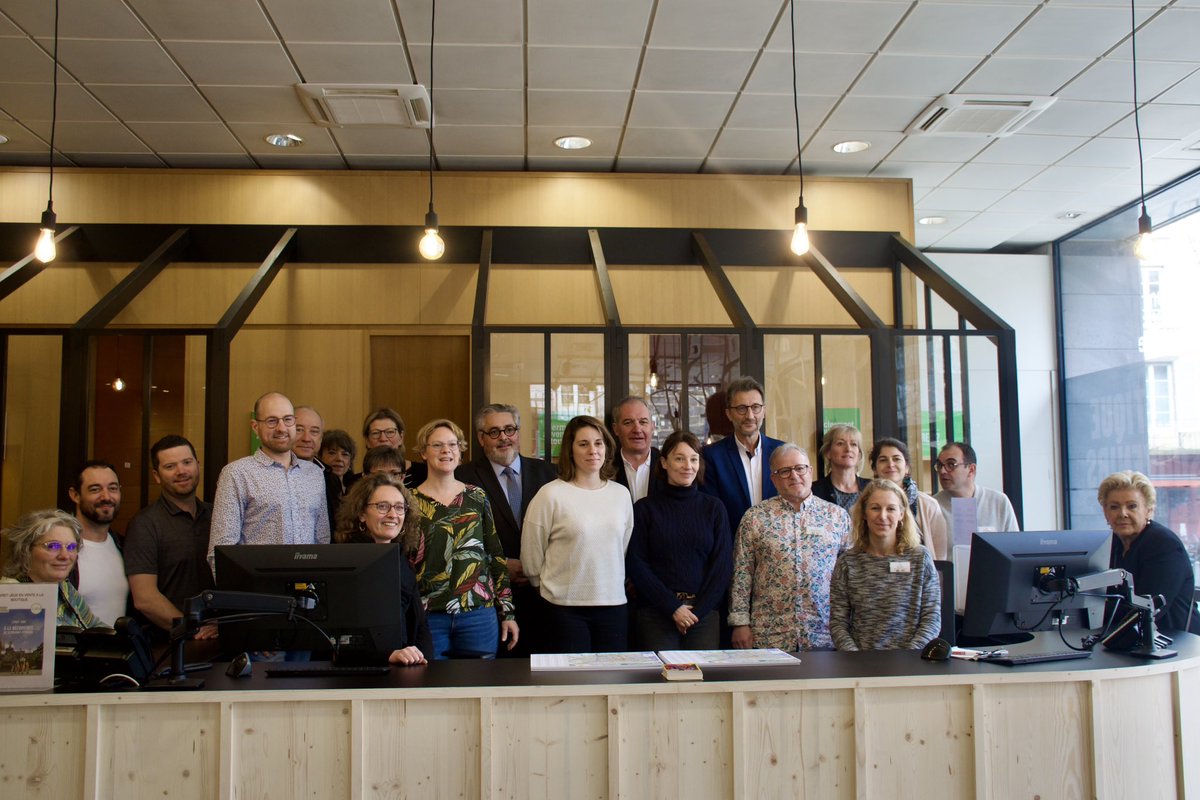 olivierbianchi1's tweet photo. Inauguration des espaces rénovés de l’Office de Tourisme @ClrmntAuvergne, place de la Victoire.
@ClrmntMetropole investit pour un meilleur accueil des touristes, au service de ce secteur pourvoyeur d'emplois et de retombées économiques. https://t.co/fzTdZm37Hc