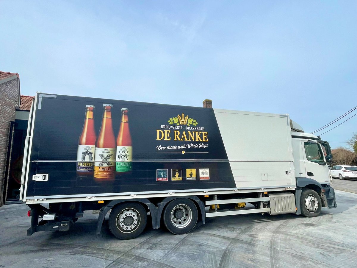 The WineSmacker tweet media