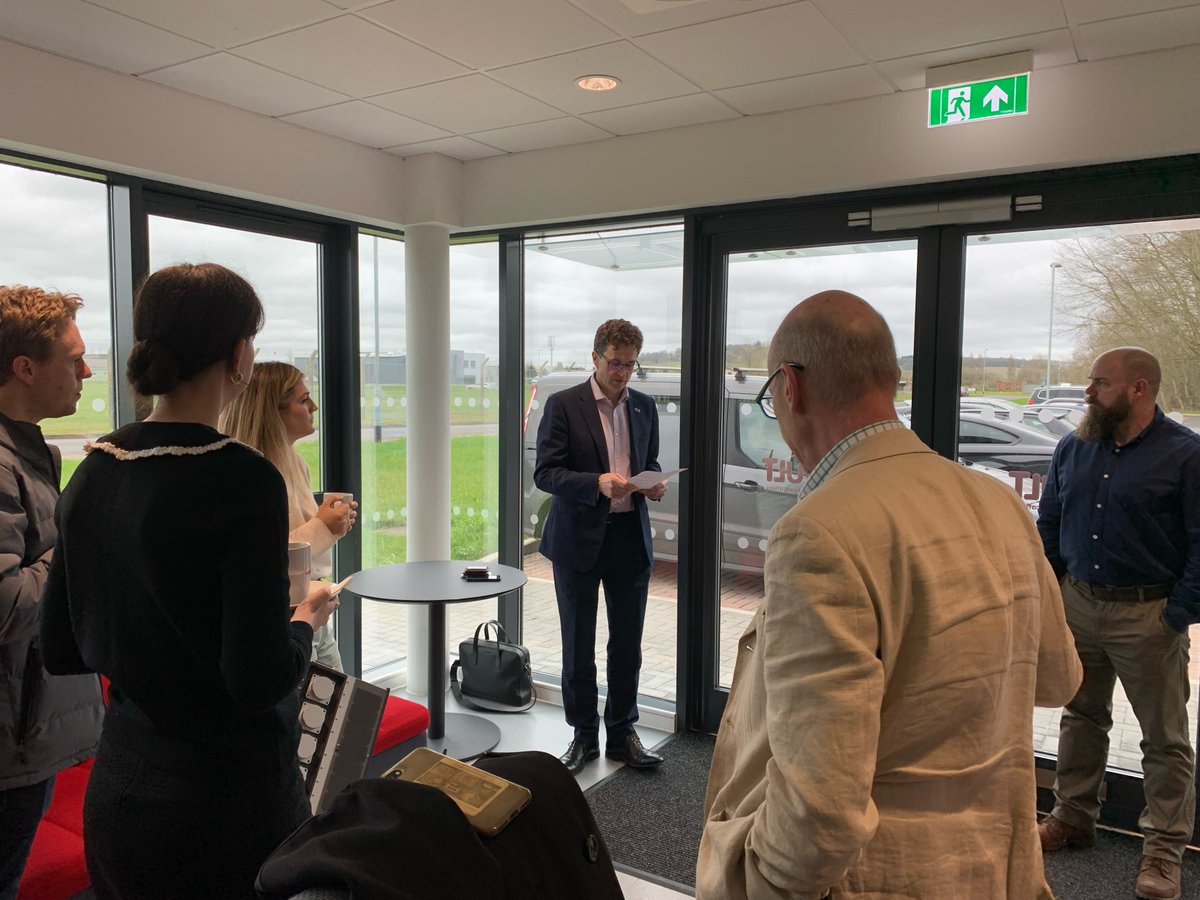SatAppsCatapult's tweet photo. Thank you to those who joined us for the demonstration of @Astroscale_UK's COSMIC servicer at our IOSM Facility in Westcott. Check out the @ReutersUK video showcasing how rendezvous and proximity operations can be achieved through testing at our IOSM Yard: https://t.co/gRkCPizMbc https://t.co/x9ucSgihah