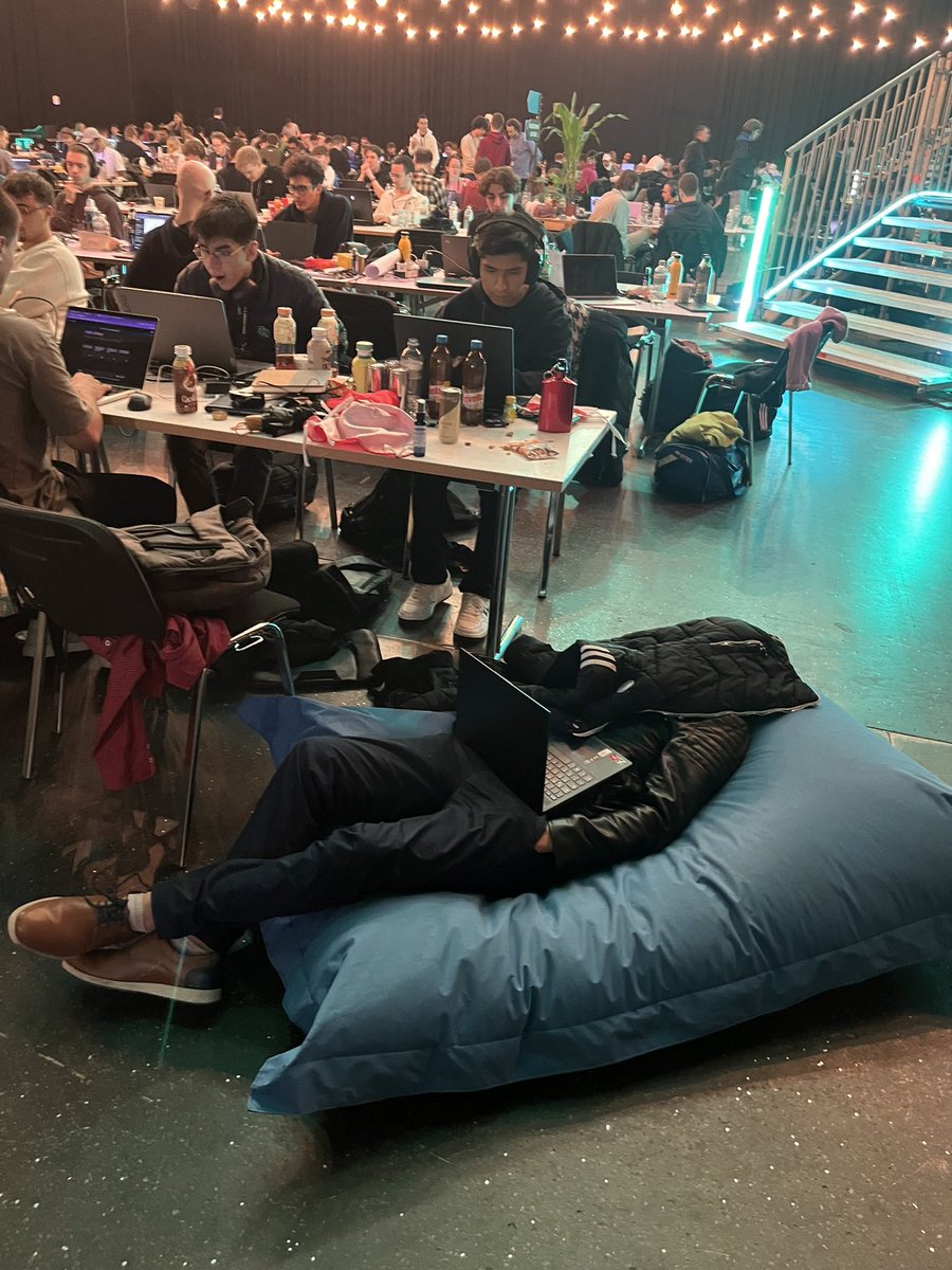 Syngenta's tweet photo. ⏰ Day 2 of #STARThack is in full swing, &amp; the air is electric w/ innovation as hackers are crafting their groundbreaking submissions. First draft of their submission is due in 10 minutes - exciting! #STARTglobal @START_Global https://t.co/7NZJVeau5M