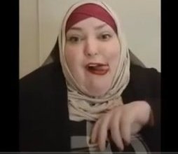 'Mariam' says she's being judged too much by the Muslim community.
OWELL. You're cosplaying a strict RELIGION you STILL know nothing about, you pray away from Mecca DOING THE MALE PRAYER, & think you can ride the fence.
#FlapsMcNasty #FoodieBeauty #EverydayMariam #SalahTwerks