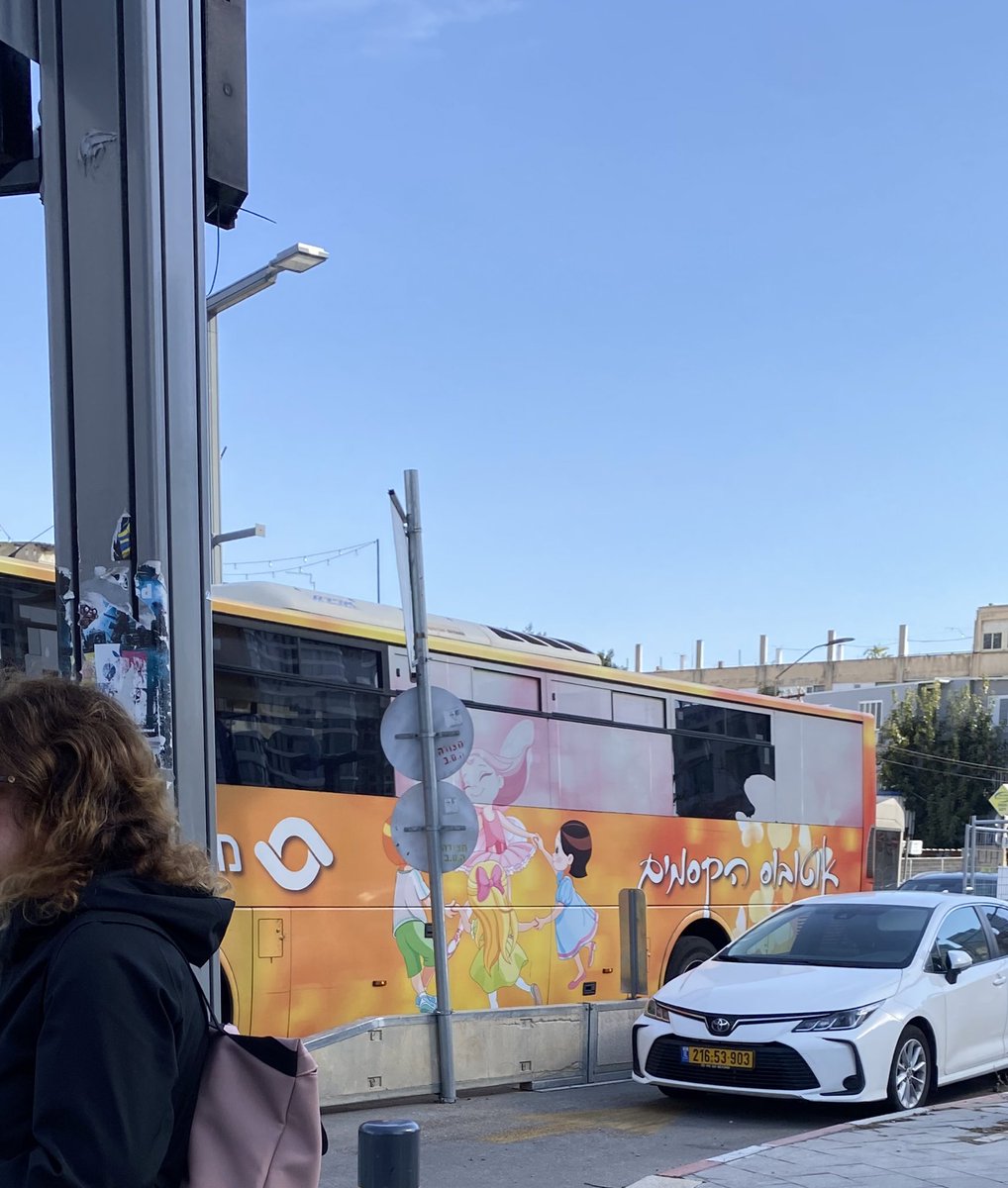 br_ysmyn's tweet photo. תחפושת גרועה אפילו לא דומה למקור https://t.co/fIDL1Aph0e