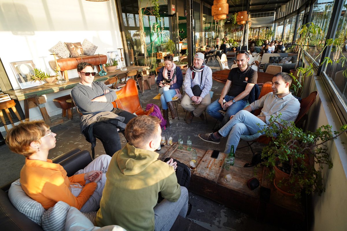 Fantástica Meetup la de ayer con <a href="/JMAGTAGS/">Juan M Alonso</a> de <a href="/rexWaher/">rexWaher</a> en <a href="/lalonjatech/">lalonjatech</a> 

Agradecimiento especial a <a href="/NiloVelez/">Nilo Vélez</a> por sus fotos y a todos los que asistieron y participaron. Stay tunned!