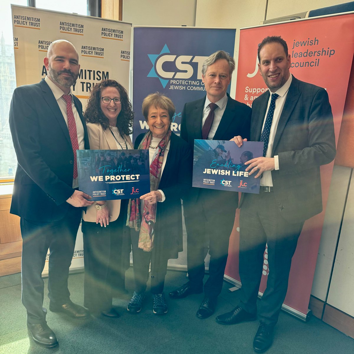 @margarethodge @Offord4Hendon thank you for joining CST, @antisempolicy and the @JLC_uk at a Parliamentary drop-in to discuss the record levels of antisemitic hate crime and the importance of protecting the Jewish way of life.