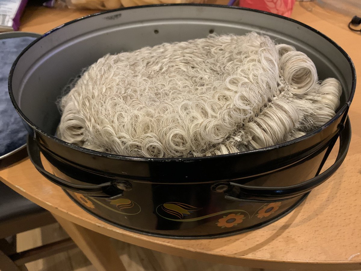 FieldingAtLaw's tweet image. 📢📢📢 PLEASE SHARE MISSING WIG AND GOWN

My wig, gown and lovely wig tin have gone missing from the advocates room in St Albans Magistrates Court on 26/2/24. It was in a Gray's Inn black bag. 

If anyone has come across it or can help to return it I would appreciate that...