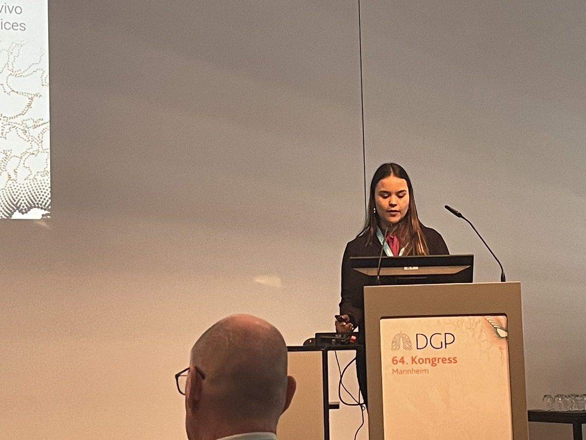 Great talk by our new #PostDoc Camila @cami93melo from LehmannLab #DGPneumo24 in Mannheim, receiving one of the best of Herbsttagung awards. Congratulations #WomenInScience #LungResearchHelmholtz @HelmholtzMunich @LungHealthMUC