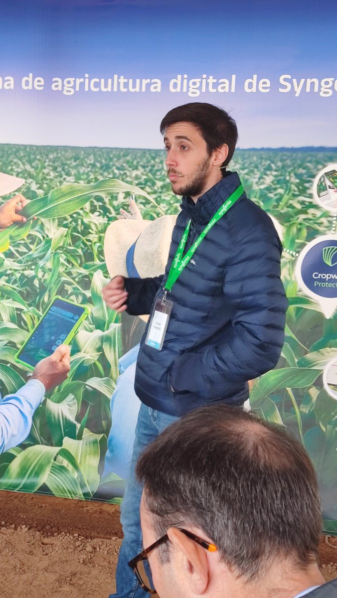 SyngentaES's tweet photo. #SyngentaDigital 🛰️🌱

Álvaro Gallardo y Fernando Plaza se encargan de hablar sobre las nuevas herramientas digitales de #Syngenta.

🆕 #Cropwise, la nueva plataforma digital de gestión de Syngenta.
🆕 #Interra®Scan, novedoso escáner que ofrece un mapeo de suelos en alta resolución de hasta 27 capas de información.

#SyngentaInnovación #AgTech #Agricultura #SyngentaDigital