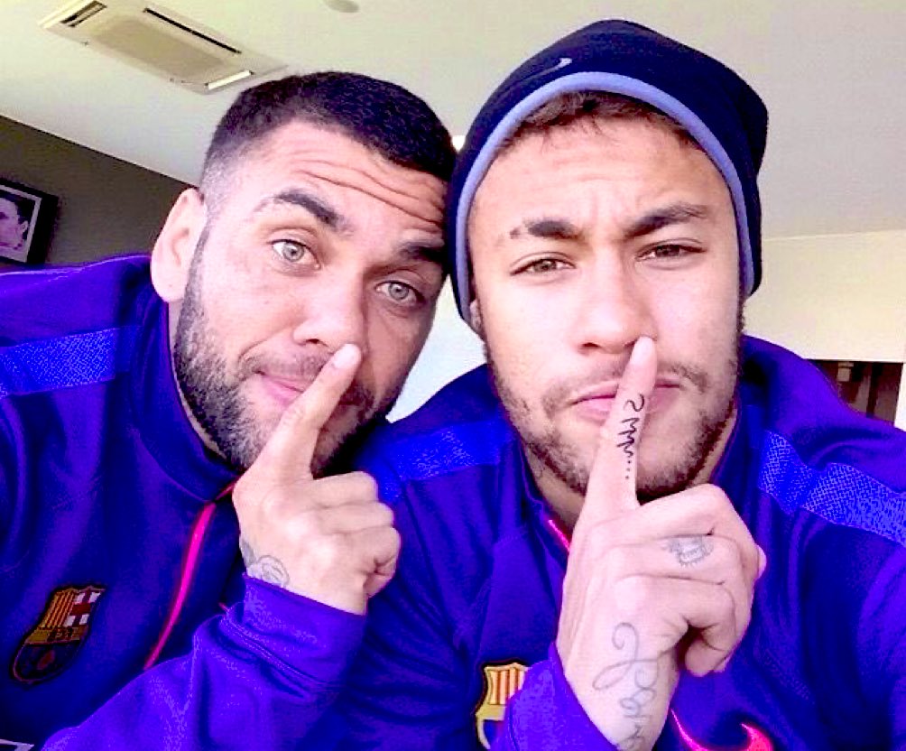 Mas a saidinha temporária do estuprador, financiada pelo garoto-propaganda do Bolsonaro, não foi criticada pelos cidadãos de bem da extrema-direita golpista.
Por que eles se calaram nesse caso?