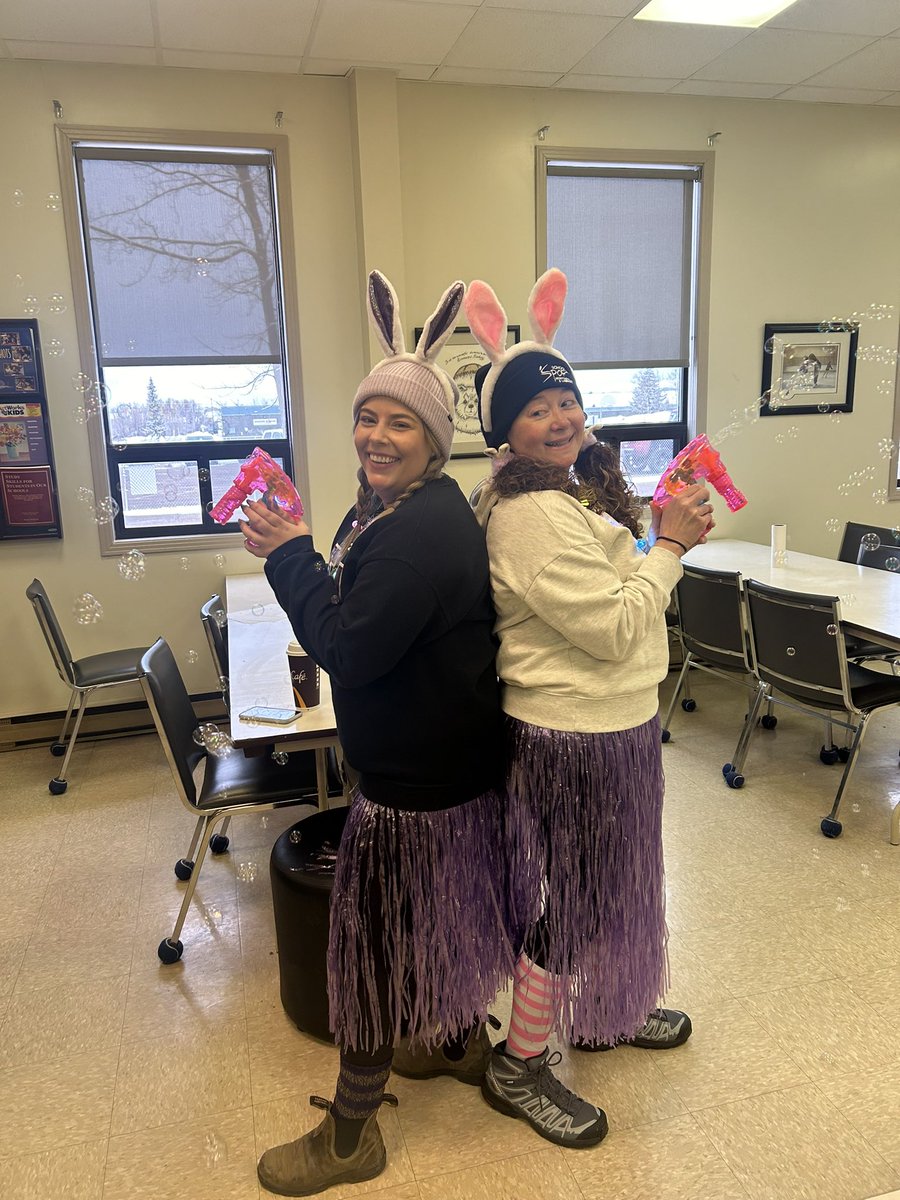 Let the games begin!! That’s what you call school spirit 🙌🙌🐰#DartOutdoors <a href="/NLSchoolsCA/">NLSchools</a>