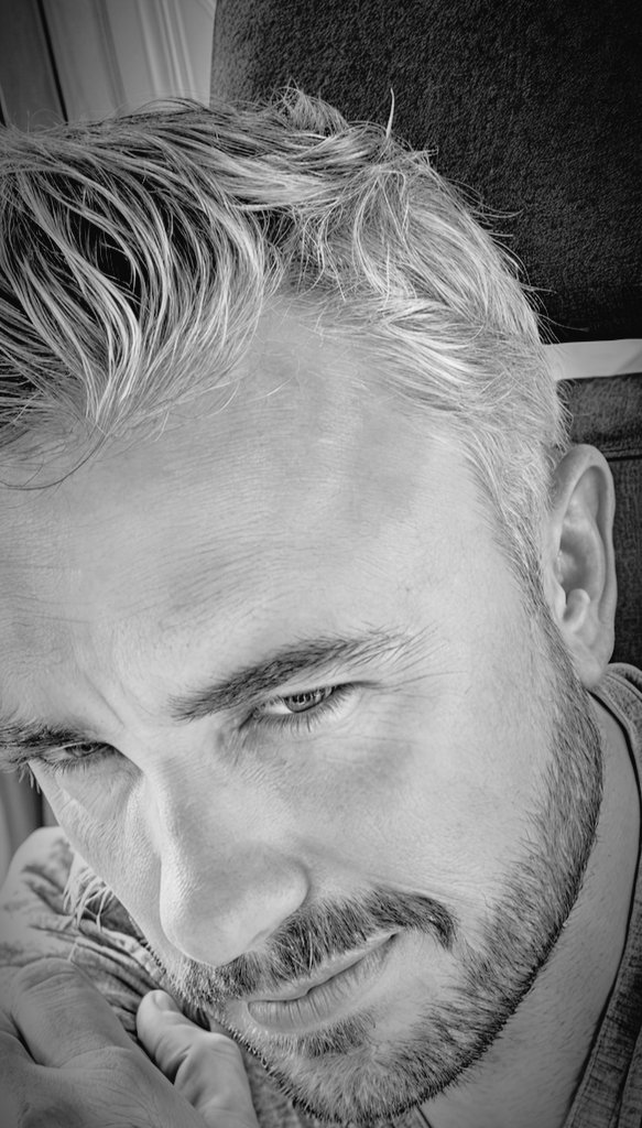 Ni blanco ni negro, la mayor parte de la vida es gris.
#BuenosDias ⚫⚪💀