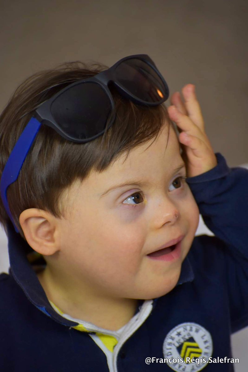 salefran's tweet photo. 21 mars 2024:
Journée mondiale de la Trisomie 21, la différence est une force et une richesse.
L’occasion de célébrer les personnes « uniques »
#journeemondialedelatrisomie21 #trisomie21 #trisomy21day #Handicap
#worlddownsyndromeday #downsyndrome #chaussettesdepareillees https://t.co/475fiD9MEB