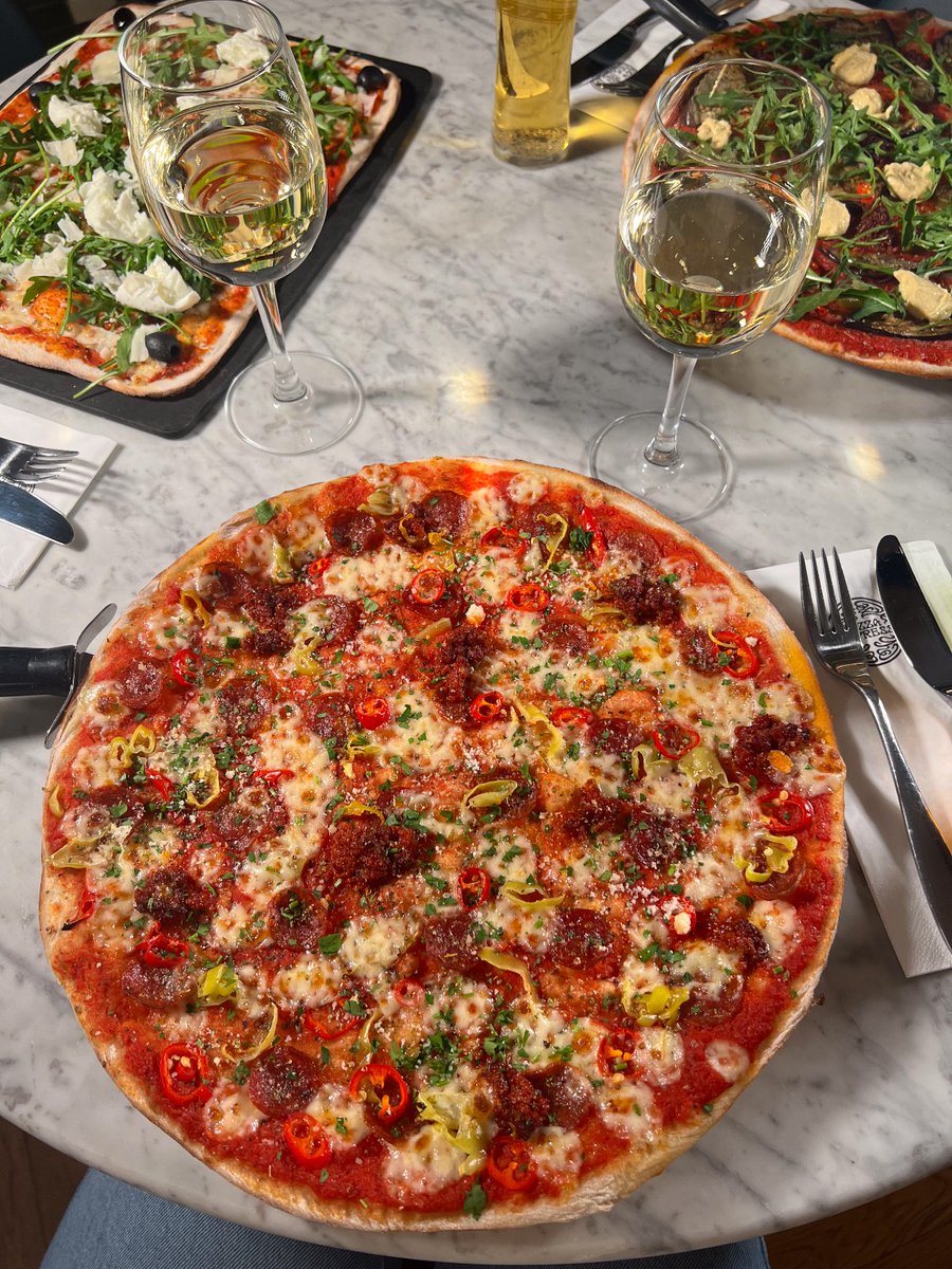 PizzaExpress's tweet image. Roll out the red carpet... the American Hottest is back! 🌶️

With plenty of spicy ‘Nduja, sizzling pepperoni, mixed chillies and chilli oil it’s ready to reclaim its place as the nation’s favourite. 🤤

Brave enough to handle the heat? Drop in soon to try it! 

#SpringMenu