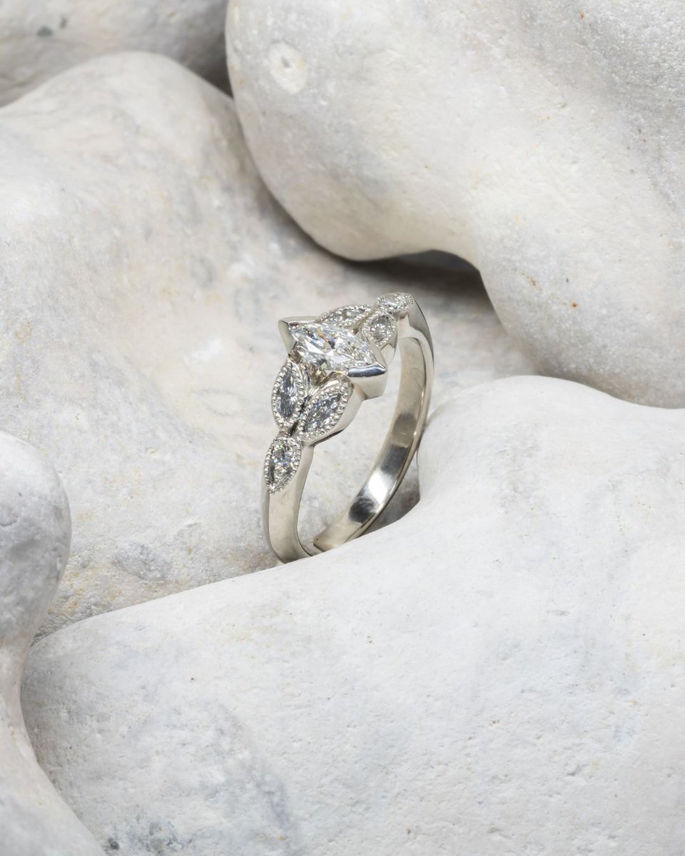 prudenandsmith's tweet image. A marquise diamond in a vintage leaf design. 

Explore the full vintage collection online.

#VintageEngagementRing #LeafDesign #MarquiseDiamond