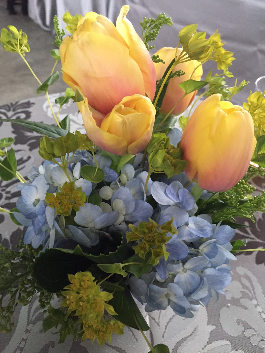 1045theriver's tweet photo. #GoodMorning Ron Olson and Karen Perrin are LIVE now until 10am on 104.5 The River. We are ready for some fun, music and basketball on this #NationalFlowerDay! #Memphis #MidSouth #AudacyApp https://t.co/2Ml0IWpgJC