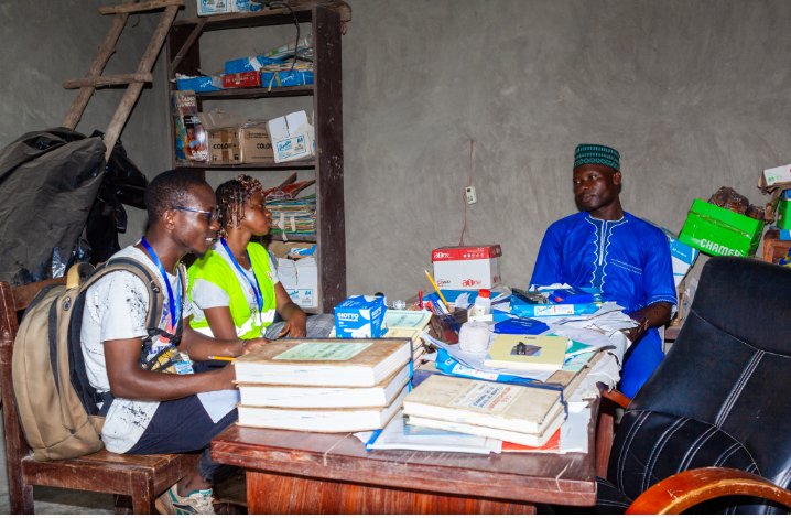 Les écoles des arrondissements de Hêtin-Houedomey et de Dêkin sont confrontées à des défis majeurs en matière d’accès à l’eau potable et d’assainissement, affectant gravement le bien-être et l’éducation des enfants.
Consultez nos différentes pages lien en commentaire pour lecture